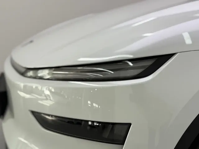 Tesla Model Y — Фото автомобиля 9
