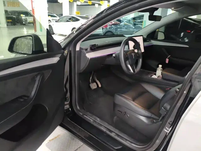 Tesla Model Y — Фото автомобиля 15