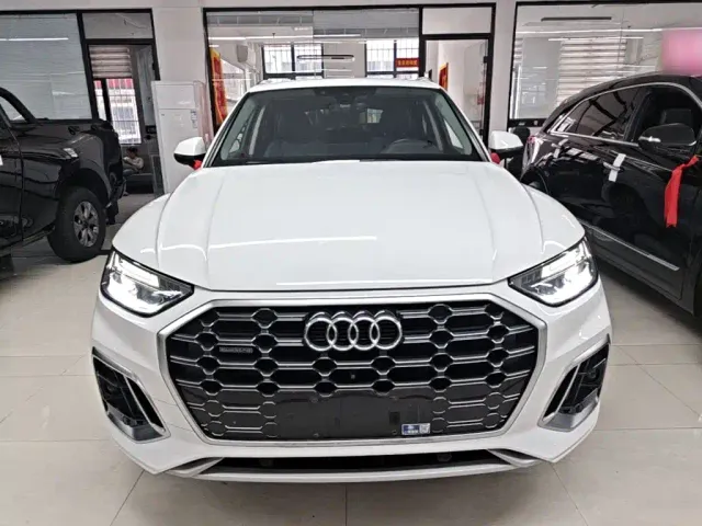 Audi Q5L — Фото автомобиля 2