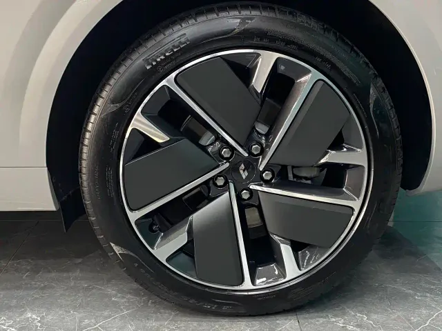Li Auto L6 — Фото автомобиля 14