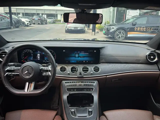 Mercedes-Benz E-Class — Фото автомобиля 8