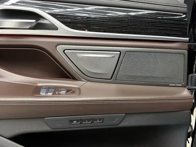 BMW 7 Series — Фото автомобиля 14