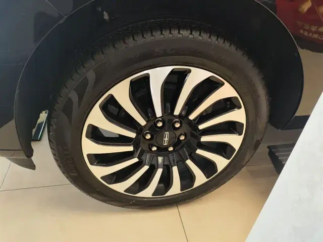 Lincoln Navigator — Фото автомобиля 22