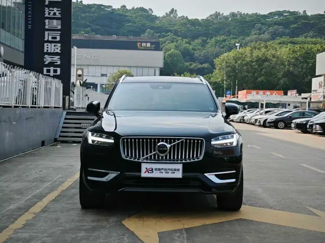 Volvo XC90 — Фото автомобиля 2
