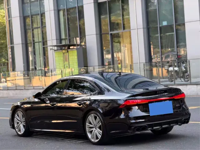 Audi A7L — Фото автомобиля 3