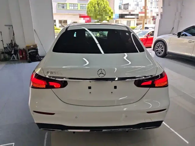 Mercedes-Benz E-Class — Фото автомобиля 5