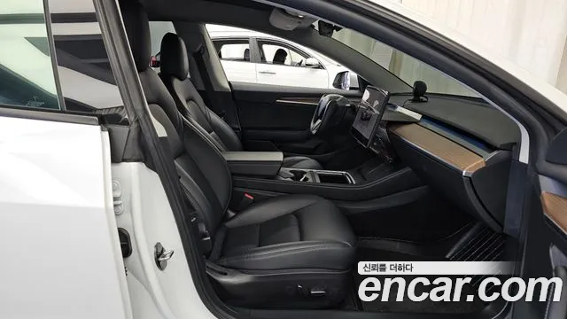 Tesla Model 3 — Фото автомобиля 11