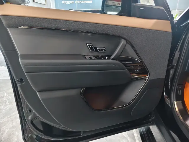Land Rover Range Rover Sport — Фото автомобиля 7