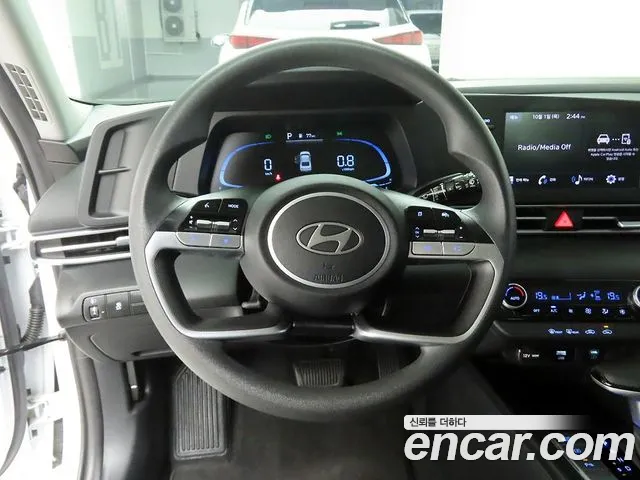 Hyundai Avante CN7 — Фото автомобиля 8