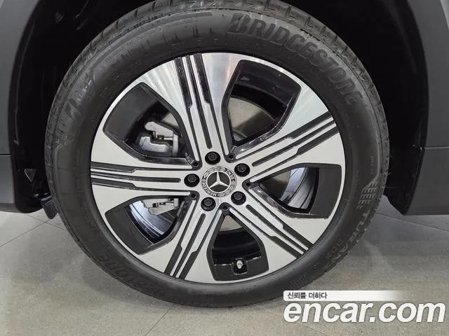 Mercedes-Benz EQB — Фото автомобиля 9