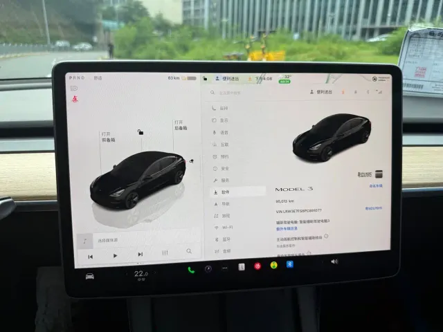 Tesla Model 3 — Фото автомобиля 10