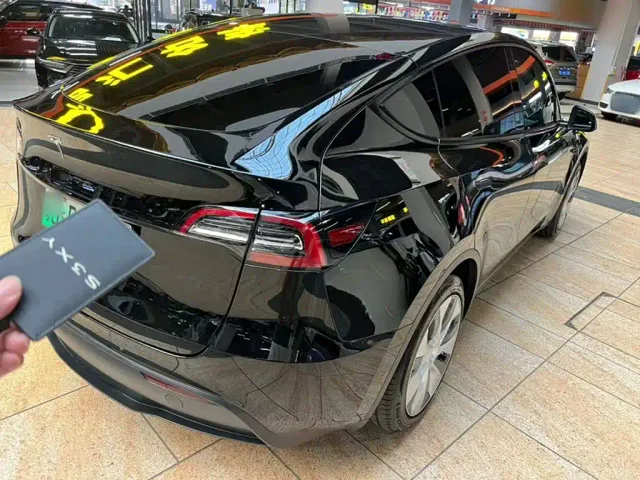 Tesla Model Y — Фото автомобиля 2