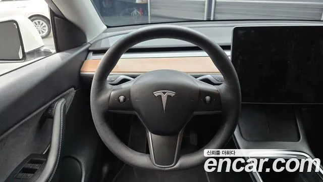 Tesla Model Y — Фото автомобиля 12