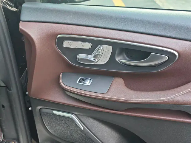 Mercedes-Benz V-Class — Фото автомобиля 28