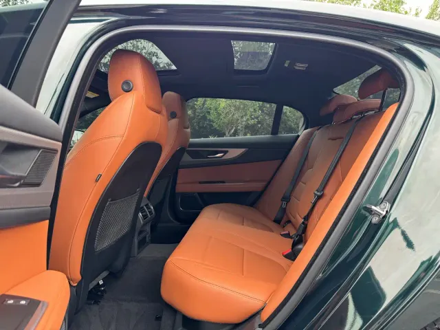 Jaguar XEL — Фото автомобиля 9
