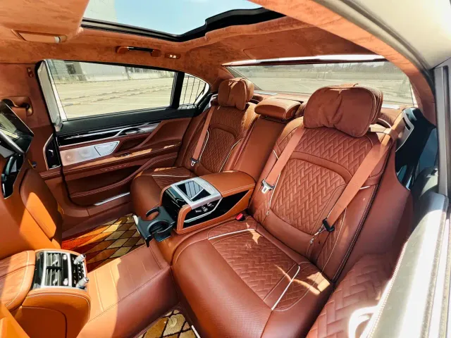 BMW 7 Series — Фото автомобиля 11