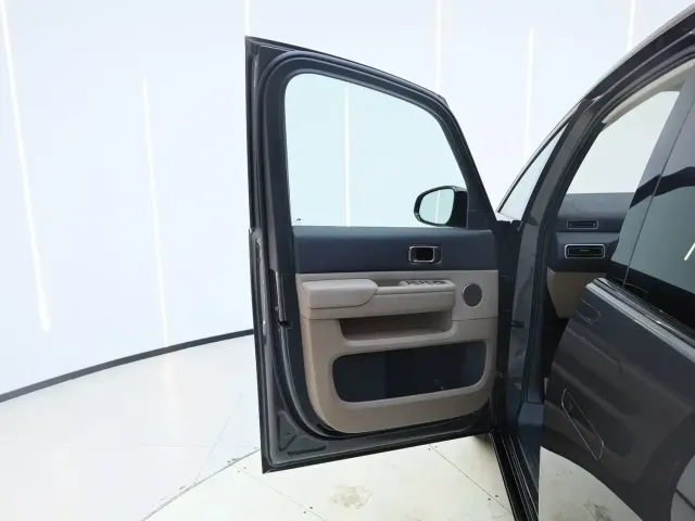 Li Auto MEGA — Фото автомобиля 7