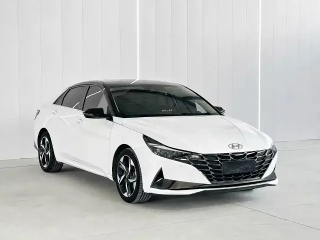 Hyundai Elantra — Фото автомобиля 3