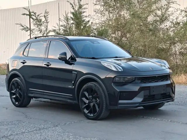 Lynk & Co 01 — Фото автомобиля 3
