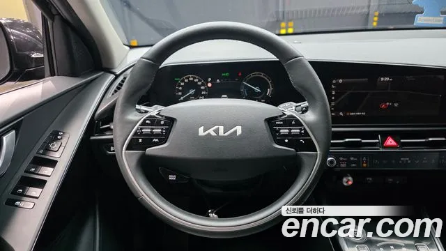 Kia Niro — Фото автомобиля 19