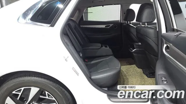 Hyundai Grandeur (New) Hybrid — Фото автомобиля 12
