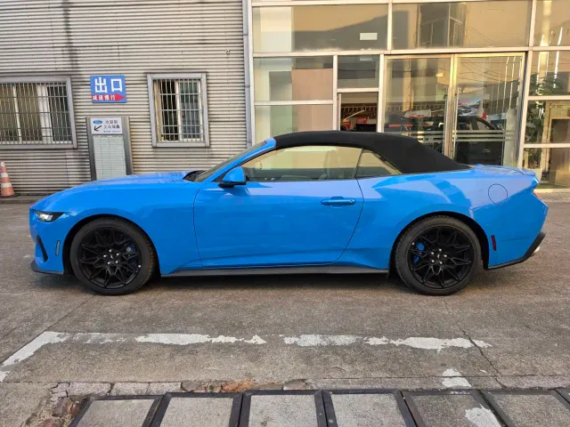 Ford Mustang — Фото автомобиля 3