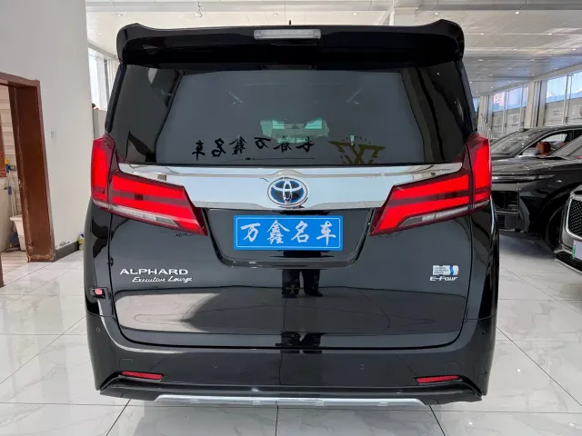 Toyota Alphard — Фото автомобиля 20