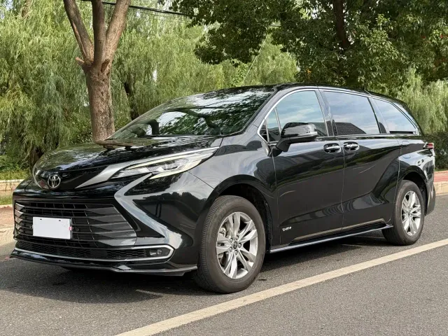 Фотография автомобиля — Toyota Sienna