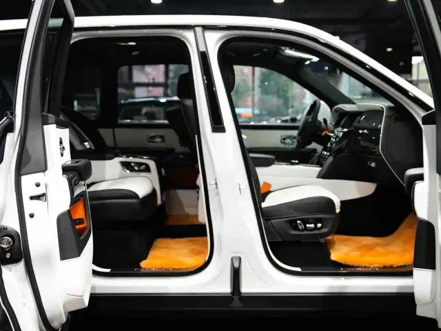 Rolls-Royce Cullinan — Фото автомобиля 17