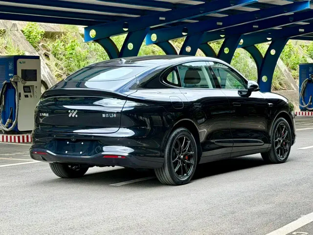 IM Motors LS6 — Фото автомобиля 9