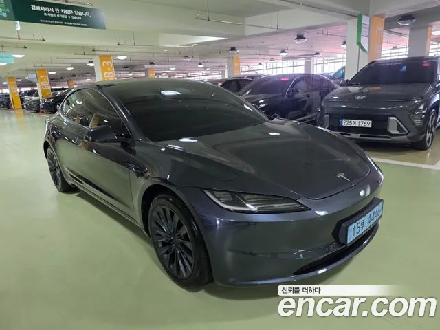 Tesla Model 3 — Фото автомобиля 3