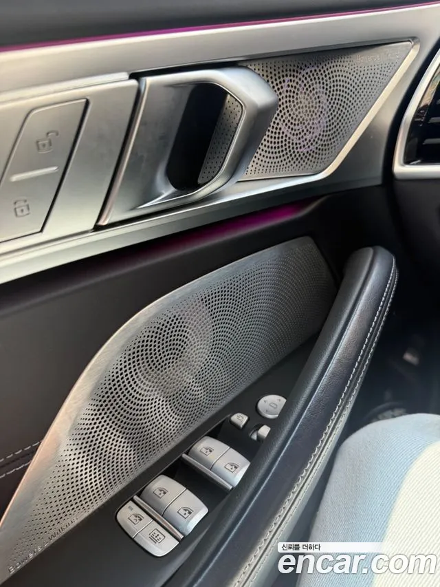 BMW 8 Series G15 — Фото автомобиля 14
