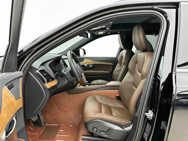 Volvo XC90 — Фото автомобиля 6