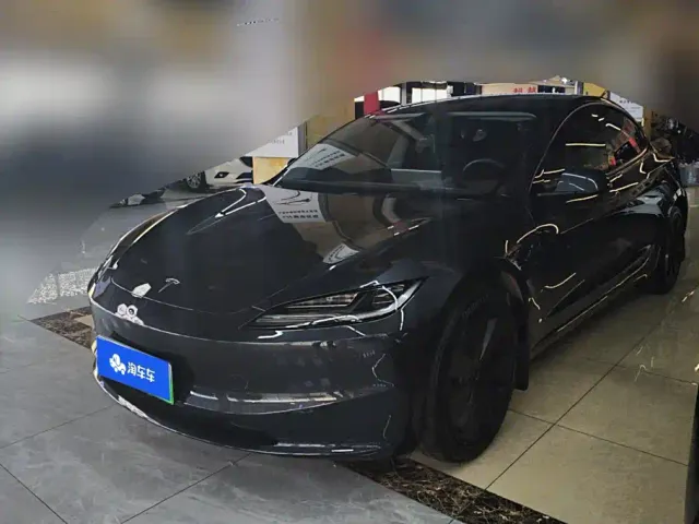 Фотография автомобиля — Tesla Model 3