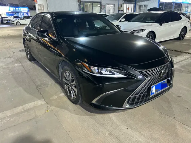 Lexus ES — Фото автомобиля 4