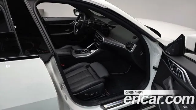 BMW i4 — Фото автомобиля 11