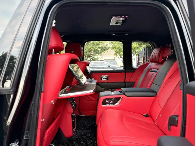 Rolls-Royce Cullinan — Фото автомобиля 15