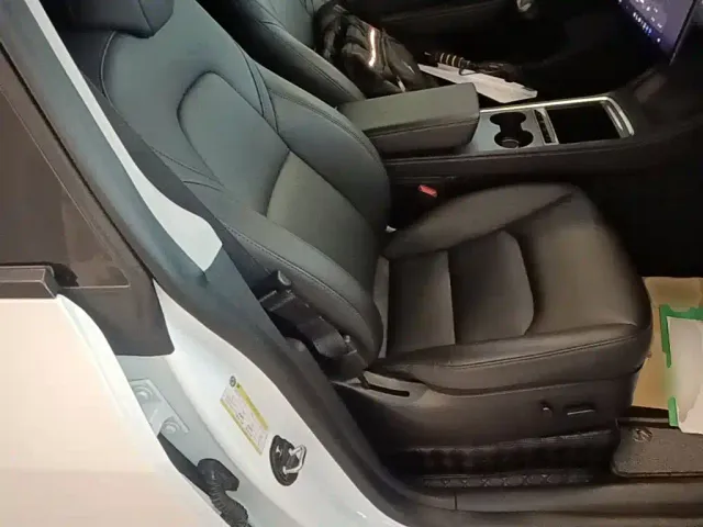 Tesla Model Y — Фото автомобиля 24