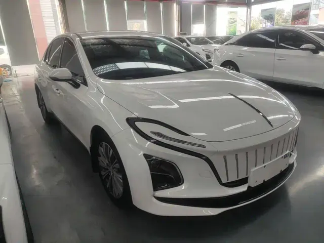 Hongqi E-QM5 — Фото автомобиля 3