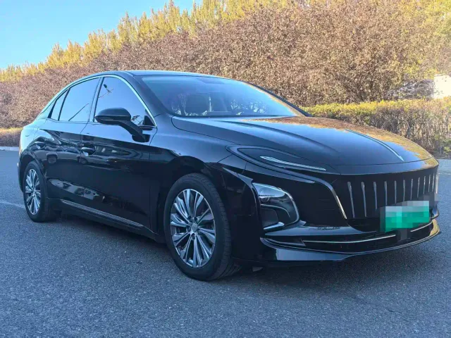 Hongqi E-QM5 — Фото автомобиля 3