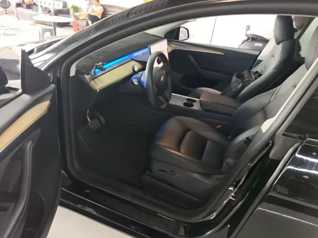 Tesla Model Y — Фото автомобиля 15