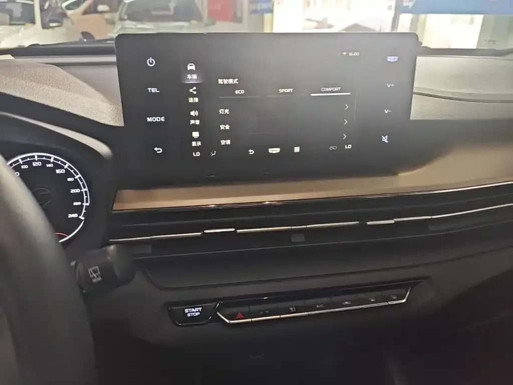 Geely Vision X3 2021 PRO 1.5L CVT Premium — Фото автомобиля 12