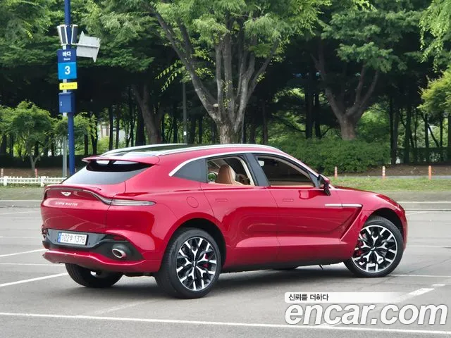 Aston Martin DBX — Фото автомобиля 20