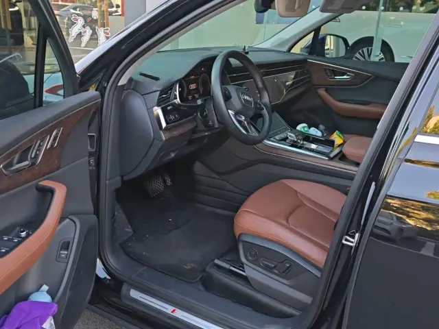Audi Q7 — Фото автомобиля 7