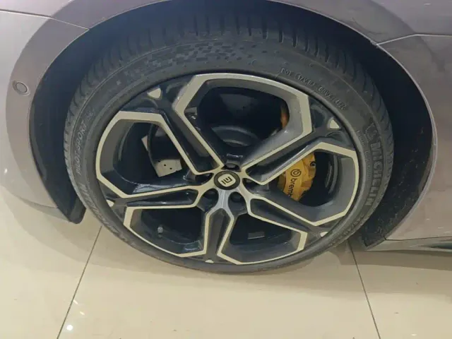Xiaomi SU7 — Фото автомобиля 22