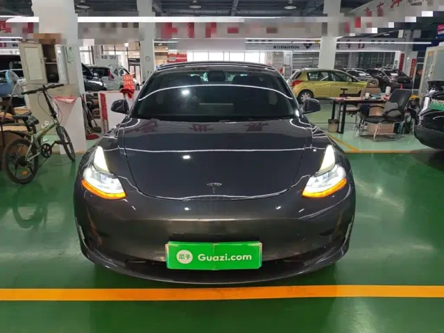 Tesla Model 3 — Фото автомобиля 2