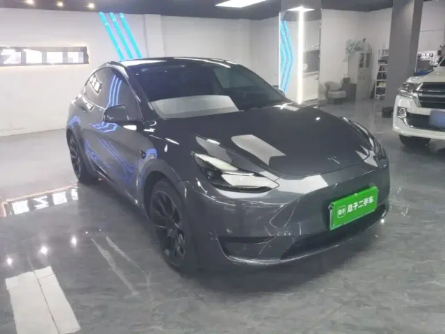 Tesla Model Y — Фото автомобиля 3