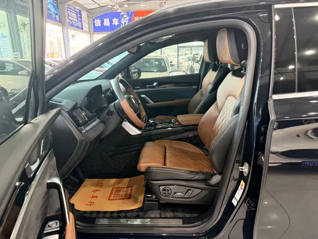 BYD Tang — Фото автомобиля 17