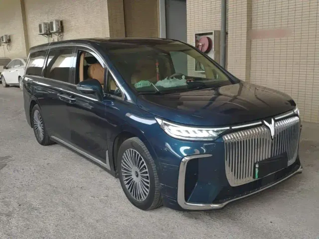 Voyah Auto Voyah Dreamer 2025 PHEV AWD Excellent Kunpeng Edition — Фото автомобиля 3