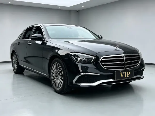 Mercedes-Benz E-Class — Фото автомобиля 3